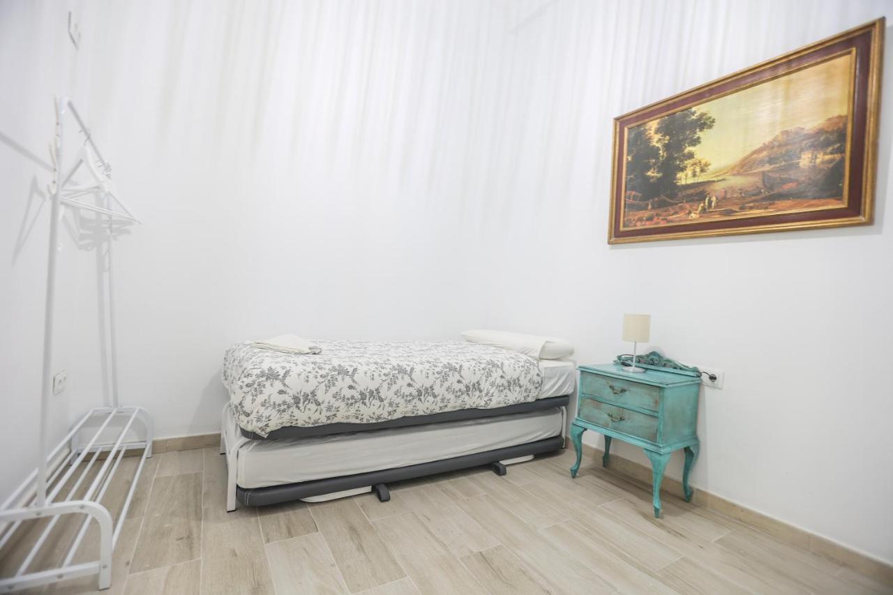 Apartamentos Catedral Малага Экстерьер фото