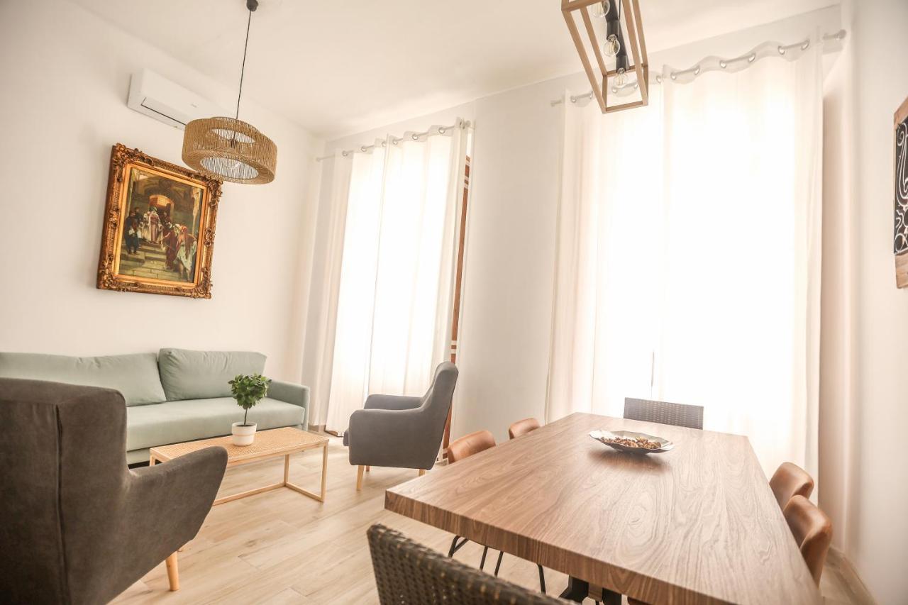 Apartamentos Catedral Малага Экстерьер фото
