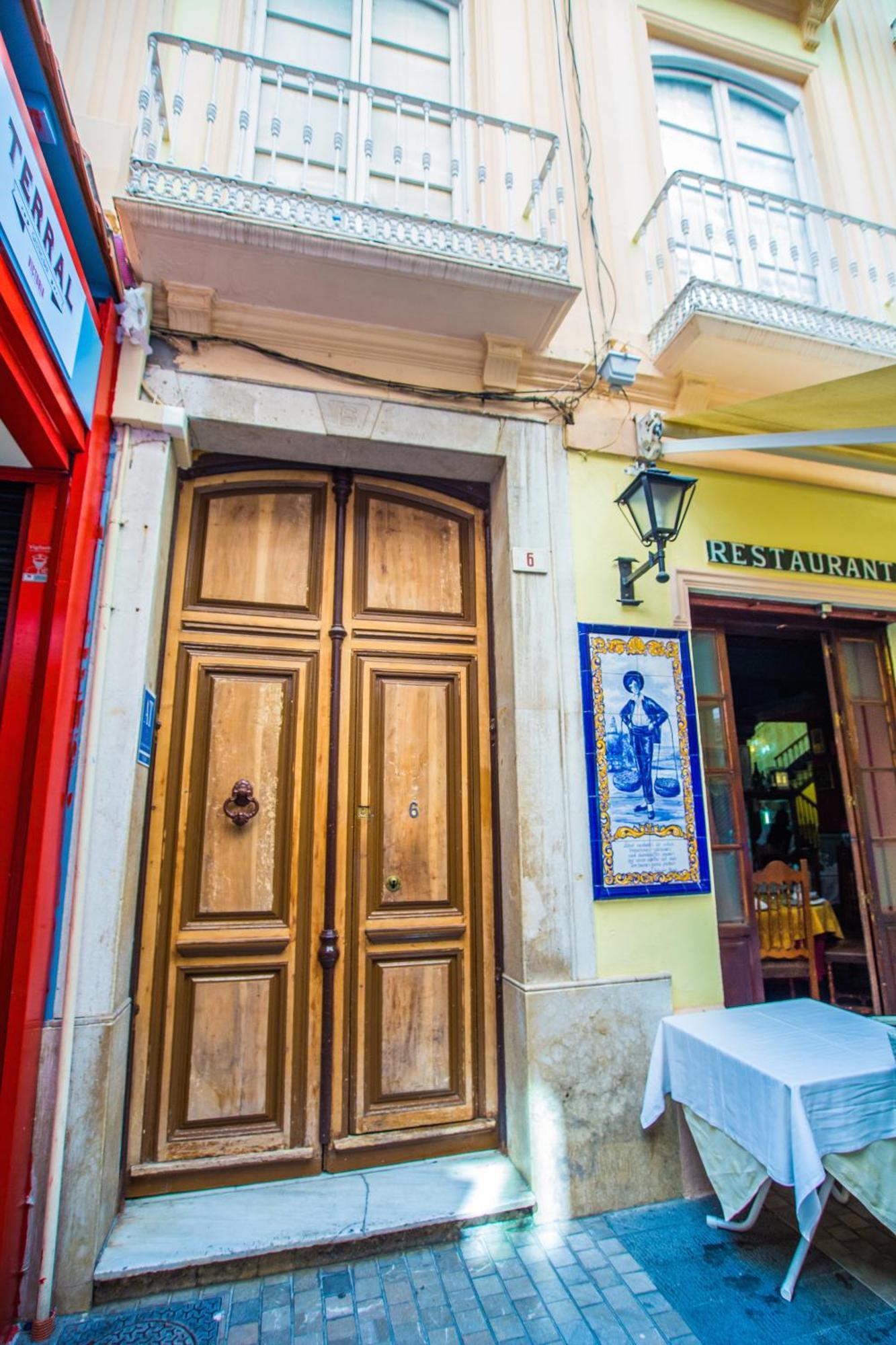 Apartamentos Catedral Малага Экстерьер фото