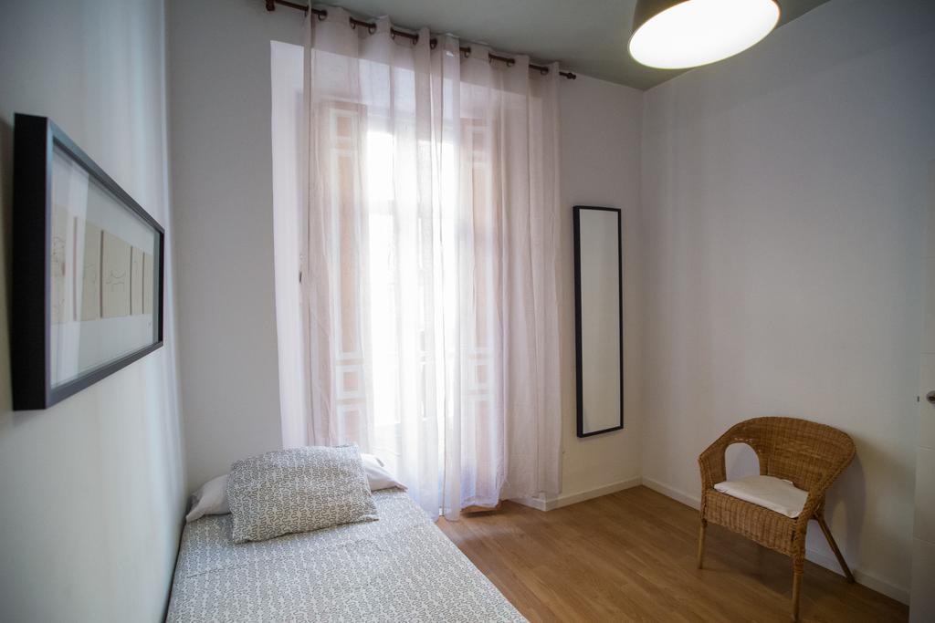 Apartamentos Catedral Малага Экстерьер фото
