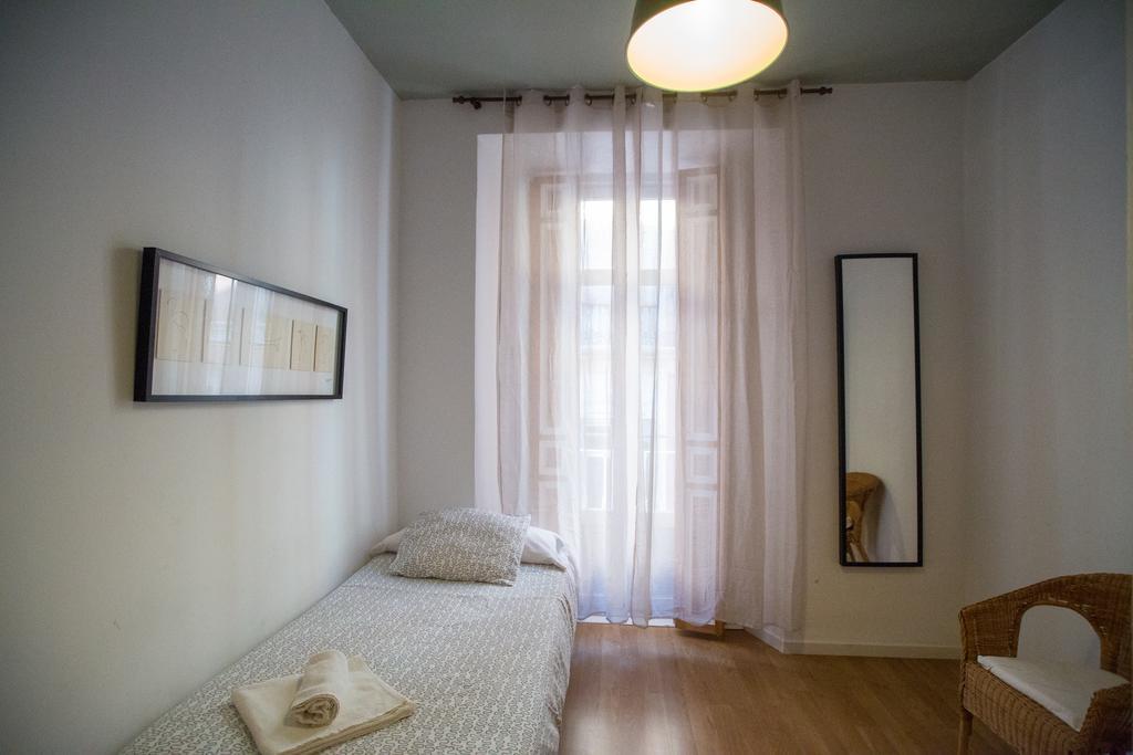 Apartamentos Catedral Малага Экстерьер фото