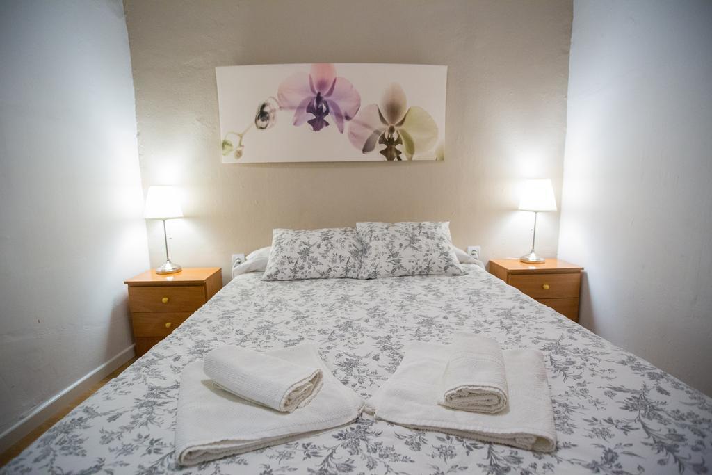 Apartamentos Catedral Малага Экстерьер фото