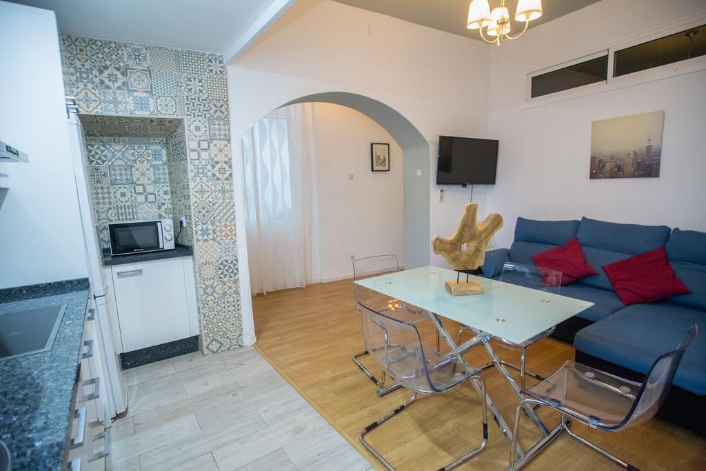 Apartamentos Catedral Малага Экстерьер фото