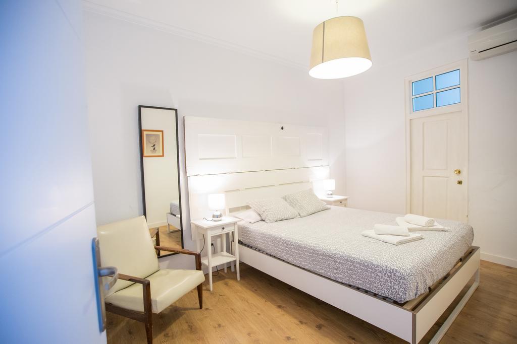 Apartamentos Catedral Малага Экстерьер фото