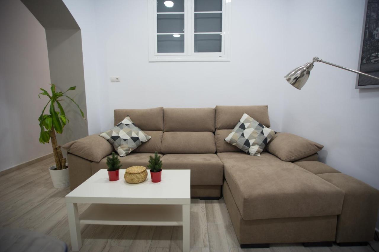 Apartamentos Catedral Малага Экстерьер фото
