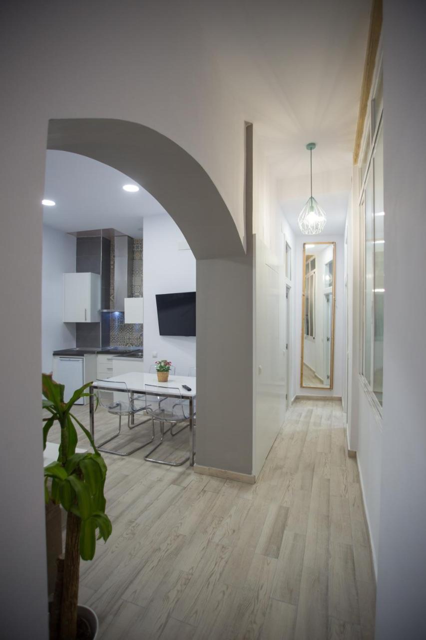 Apartamentos Catedral Малага Экстерьер фото