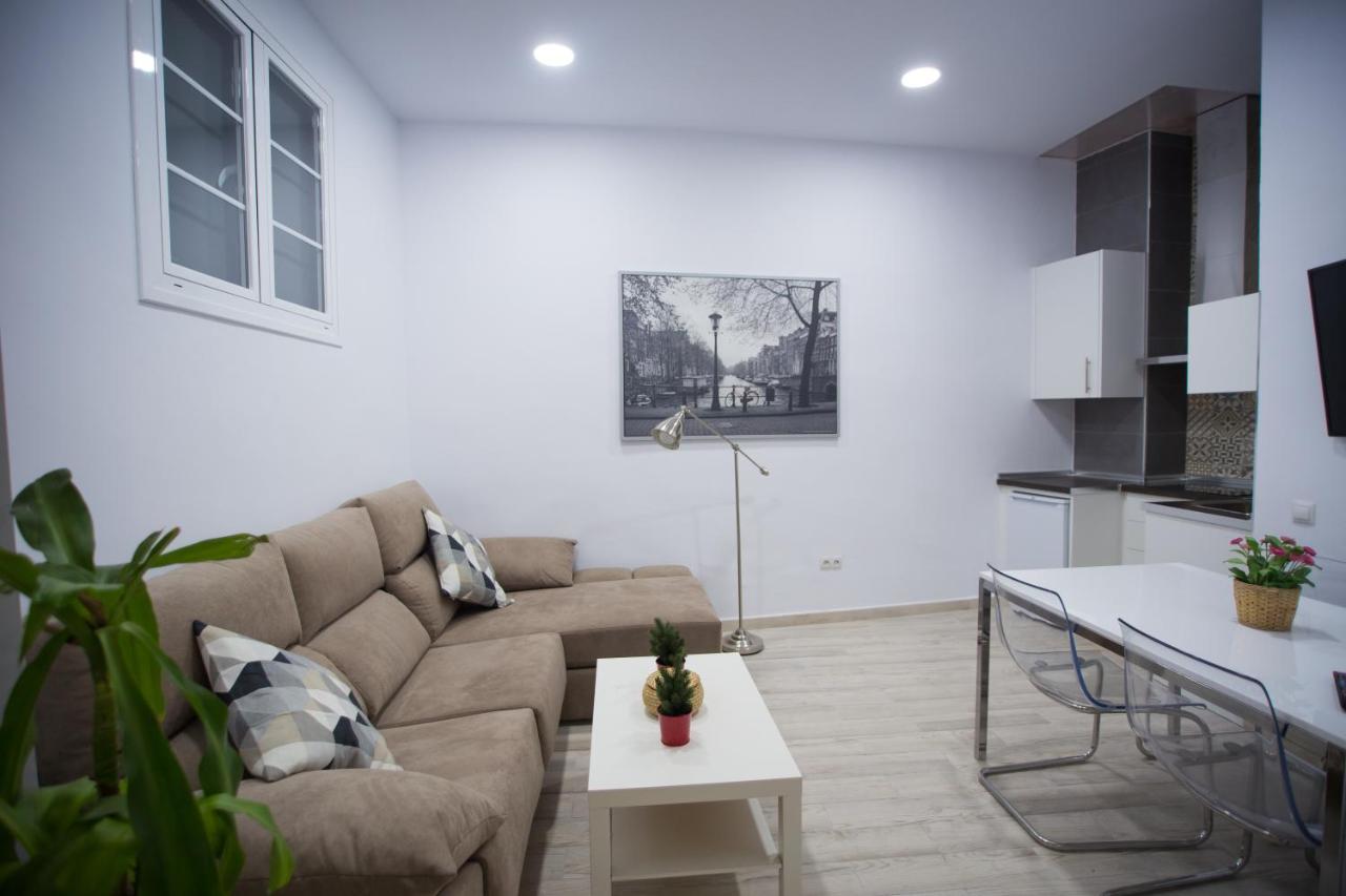 Apartamentos Catedral Малага Экстерьер фото