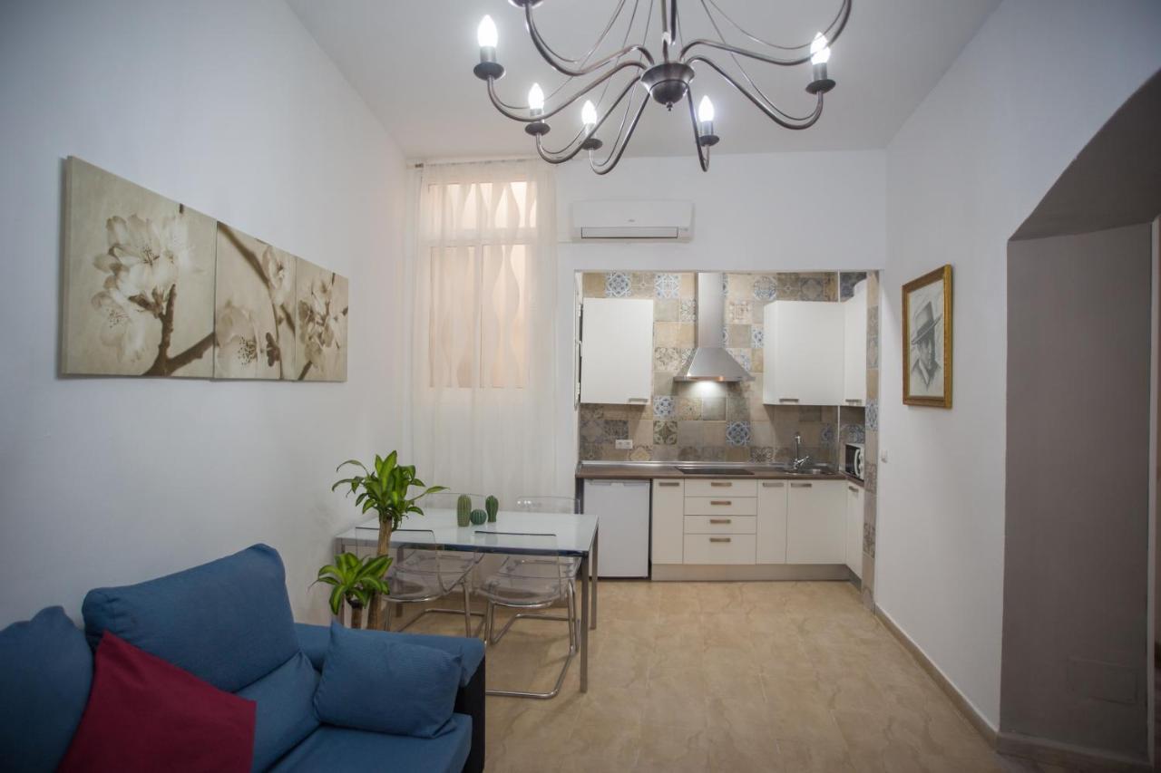 Apartamentos Catedral Малага Экстерьер фото