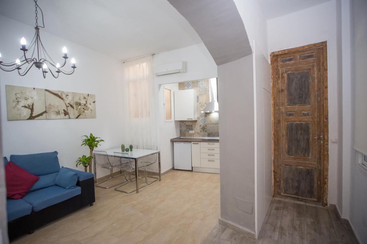 Apartamentos Catedral Малага Экстерьер фото