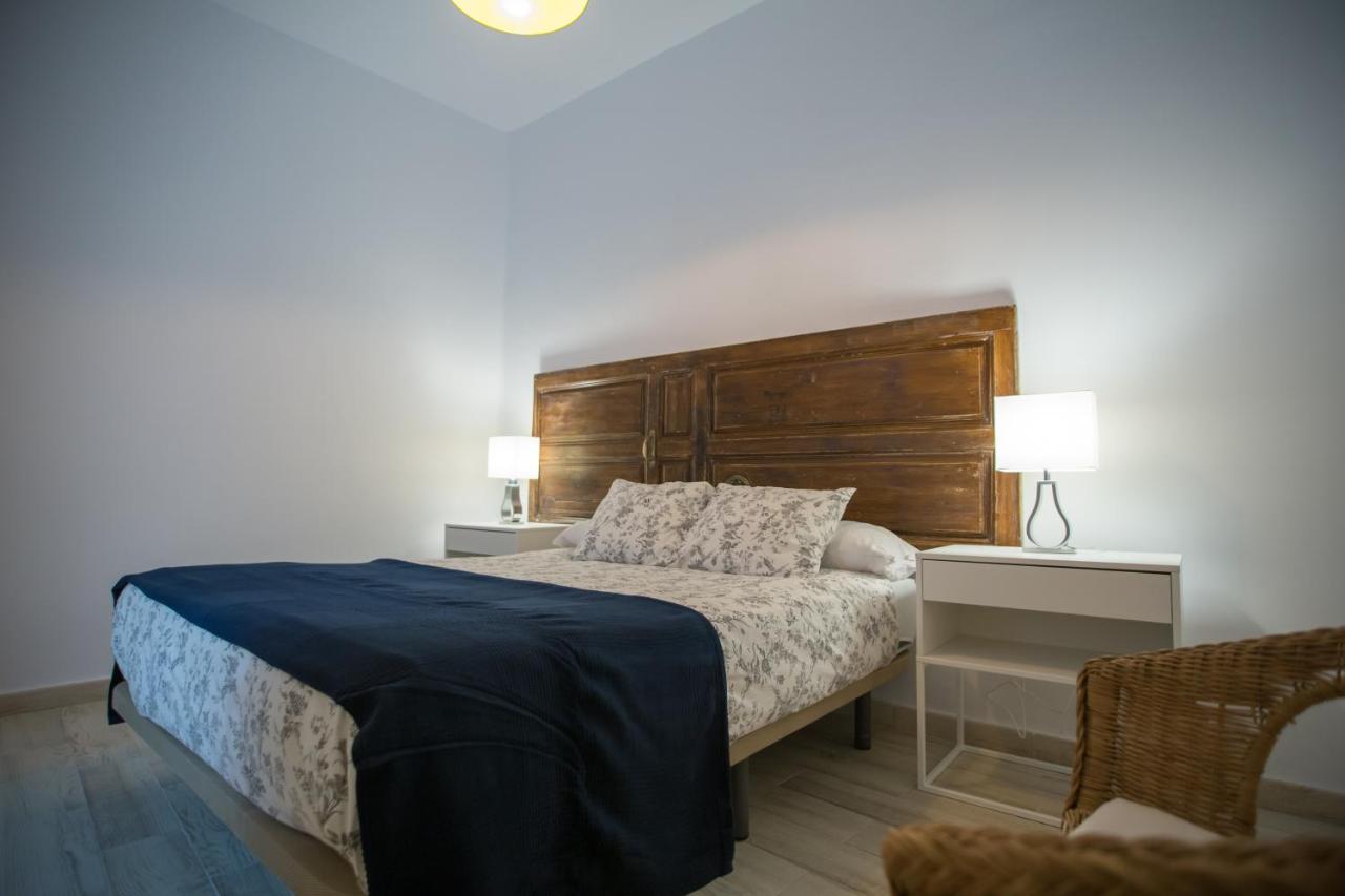 Apartamentos Catedral Малага Экстерьер фото