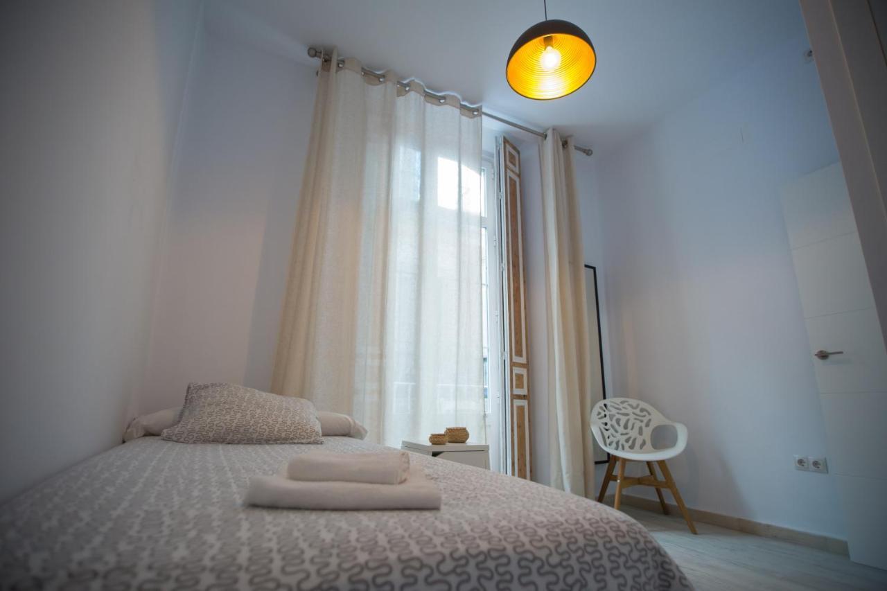 Apartamentos Catedral Малага Экстерьер фото