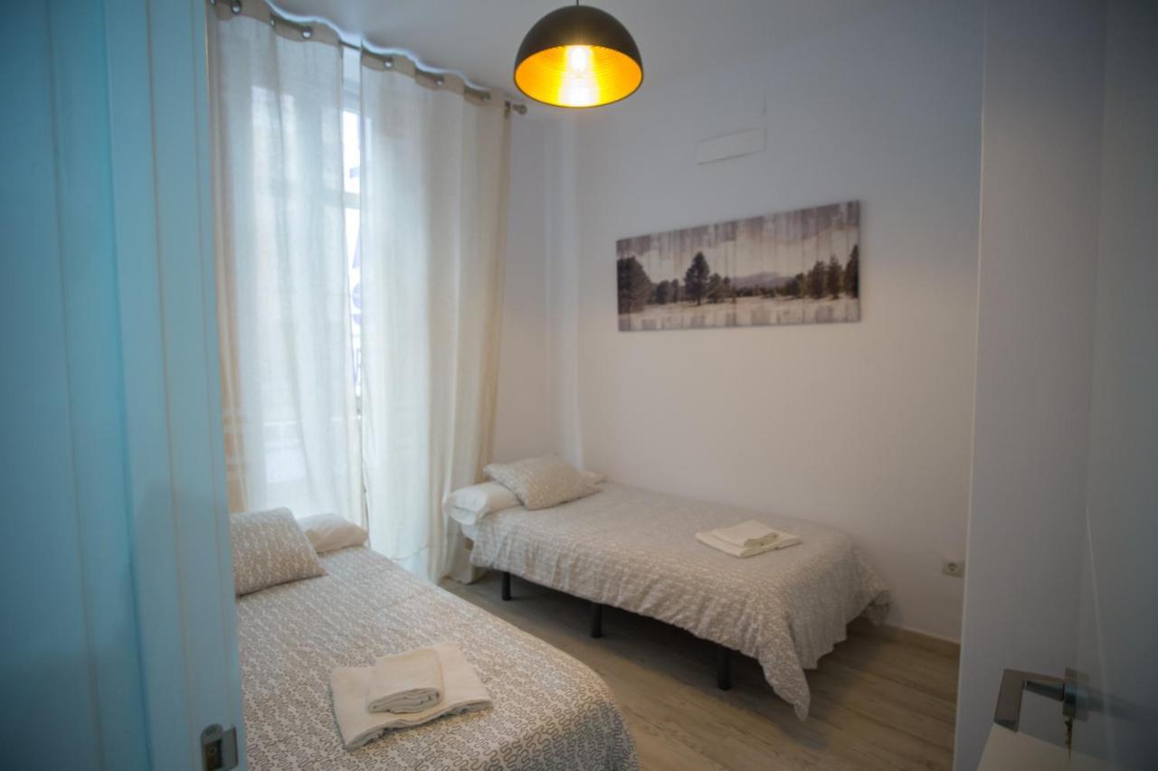 Apartamentos Catedral Малага Экстерьер фото
